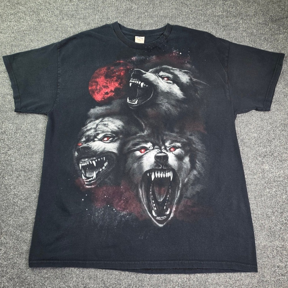 Gildan T Shirt Mens XL Black Three Wolf Moon Red Eyes Graphic Tee Heavy Cotton